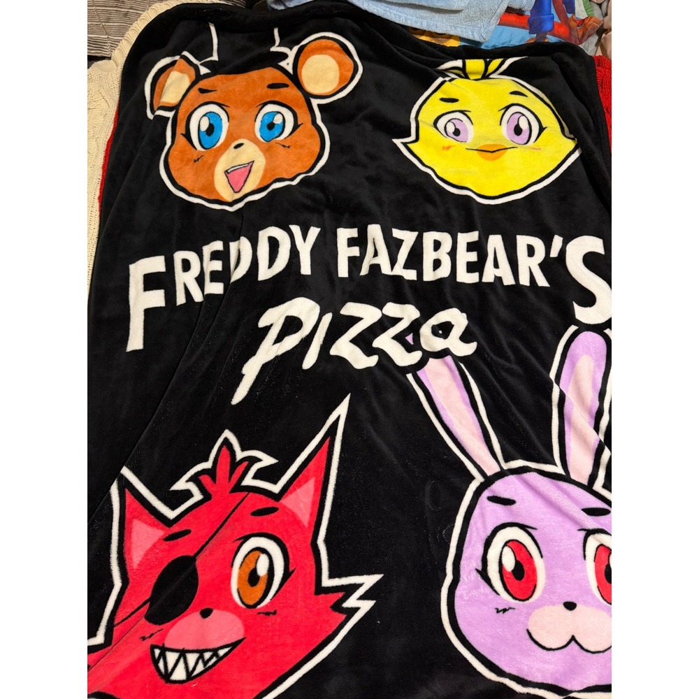 Five Nights at Freddys Pizza Fleece Throw Blanket Bonnie Foxy Chica Freddy FNAF
